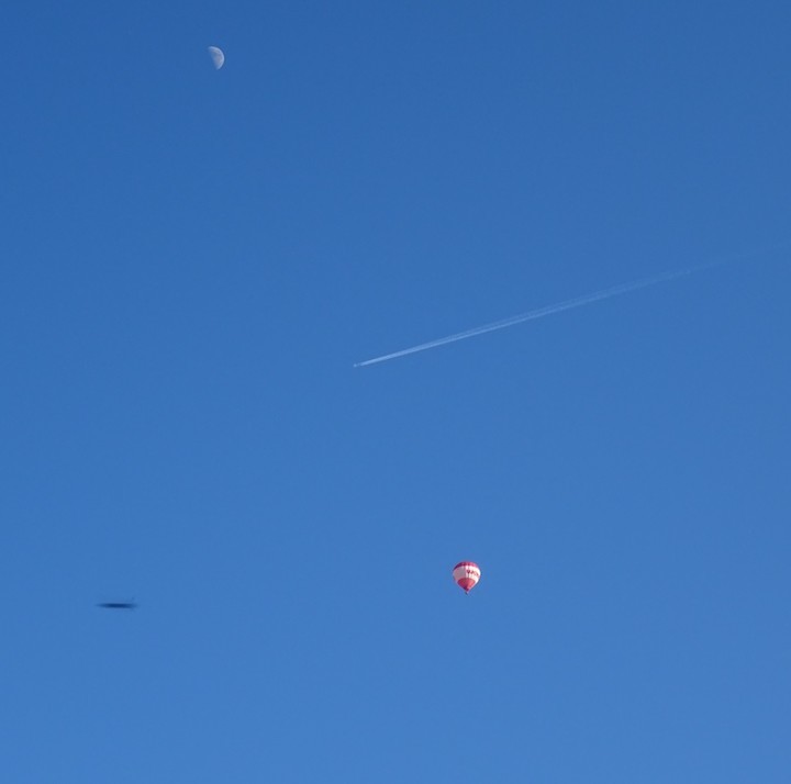 01-20180620-1-ballon-mond-ufo-flieger