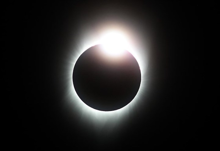 181102-solar-eclipse-mc-14182-8f6349e1dbb20cff0d597cff5331090dfit-560w