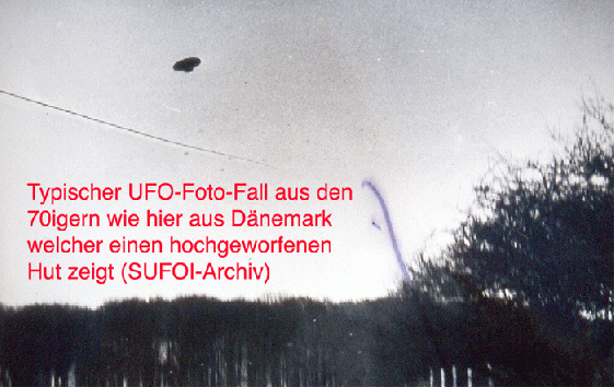 1977-04-Odense-Dänemark- Foto-Schwindel mit hochgeworfenem Hut