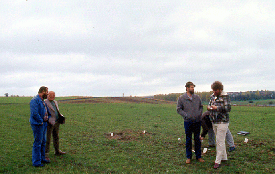 1982-09-ada-CENAP-Team und UFO-Melder auf Feld bei Dorla