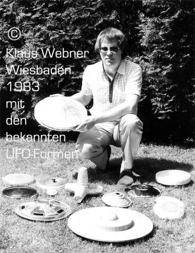 1983-06-k-Klaus Webner mit seinen Modell-Ufos welche ihn zu Vergleichs-Aufnahmen dienten und auch CENAP wertvolle Erkenntnisse brachte