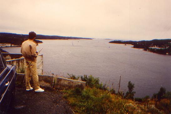 1983-07-Hansju00fcrgen am Bergen-Fjord bei Besuch von UFO-Norge in Norwegen