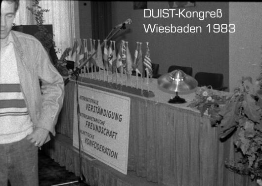 1983-10-zrg-Jochen am Pult der DUIST-Ufologie -OGH