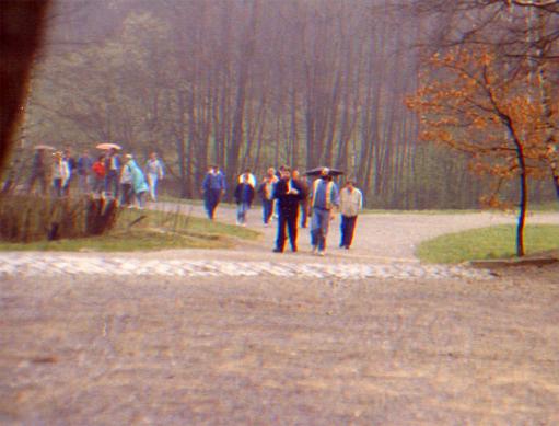 1988-11-ef-AAS-Treffen-Teilnehmer auf dem Weg zu Externsteine