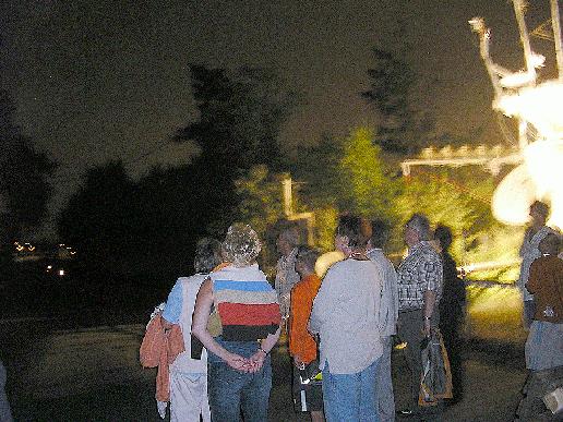 2005-09-cx-Erstaunte Besucher bei MHB-Start - 3.Astronomietag an Radiosternwarte Mannheim
