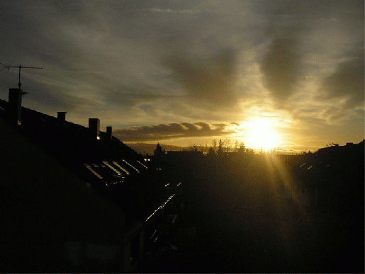 2006-11-s-Sonnenstrahleneffekt bei Sonnenaufgang Mannheim