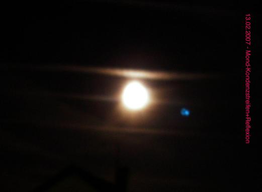 2007-02-l-Reflexion bei Mond mit Kondensstreifen-Aufnahme
