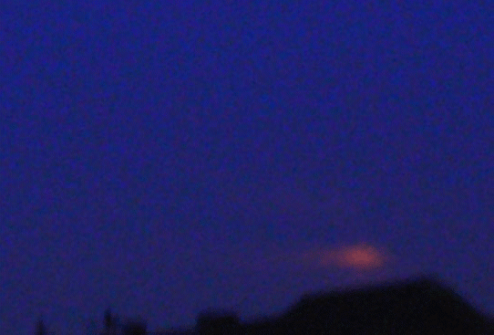 2007-06-aca-Mondaufgang hinter Nebelwolken (Ausschnitt)