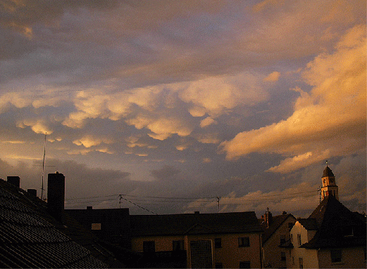 2007-06-gal-Gewitterwolken bei Sonnenuntergang - Mannheim