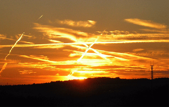 2007-08-acaa-Chemtraileffekt bei Sonnenuntergang - Odenwald