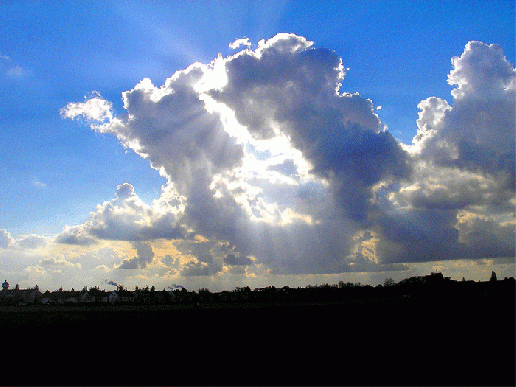 2007-10-hc-Wolke mit Sonnenstrahlen-Effekt u00fcber Mannheim