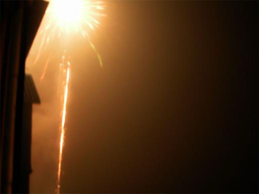 2007-12-kf-Silvester-Feuerwerk bei aufziehenden Nebel