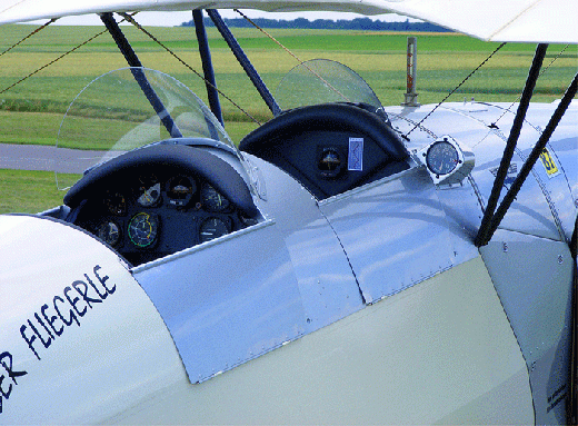 2008-06-hqa-Cockpit von Bücker-Doppeldecker