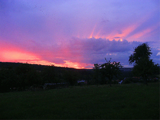 2008-08-fg-Sonnenuntergang mit Strahleneffekt über Rimhorn-Odenwald