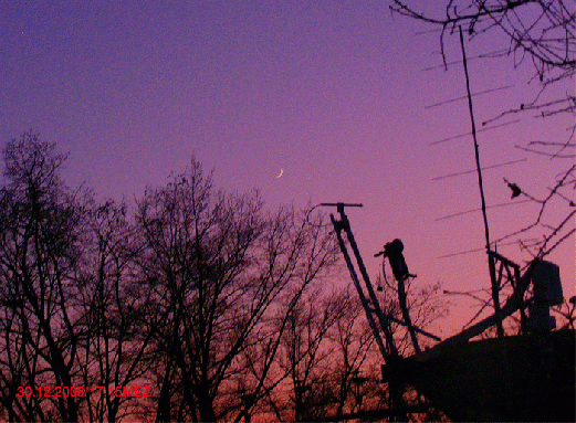 2008-12-egr-Venus und Mondsichel u00fcber Radiosternwarte Mannheim