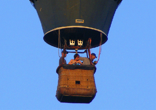 2009-05-erab-Heiu00dfluftballon-Anflug