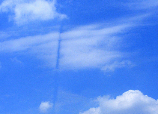2009-07-afb-Kondensstreifen-Wolkenteilung durch Verwirblung