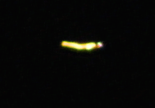 2009-07-dkbe-Flugzeugscheinwerfer-Effekt bei 4-Sek-Belichtungszeit mit Digitalkamera