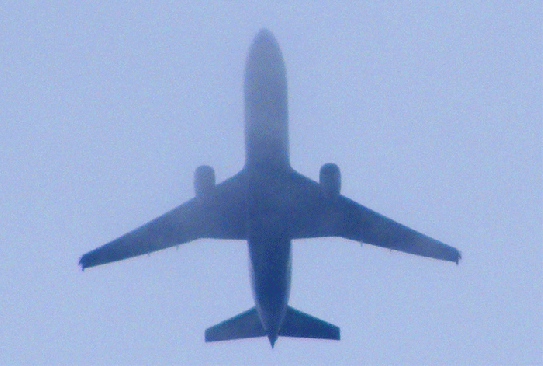 2009-08-acf-Überflieger in Wolken