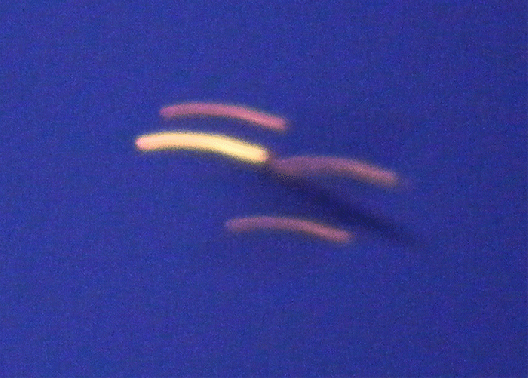 2009-08-bhml-u00dcberflieger-Ufoeffekt bei 4-Sek-Belichtung