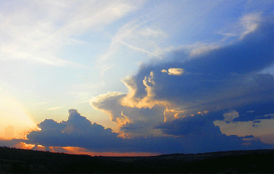 2009-08-gcda-Gewitterwolke bei Aufzug und Sonnenuntergang - Odenwald