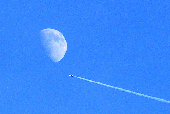 2009-12-cob-Mond+Überflieger
