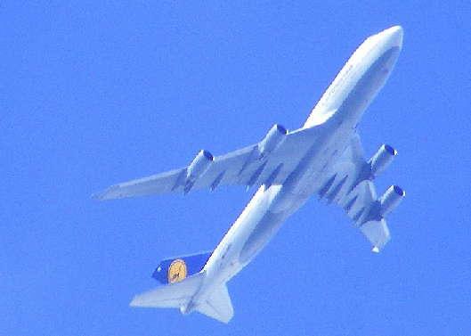 2010-05-ddi-LH-B-747-Überflieger