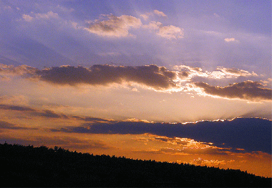 2010-05-ffa-Sonnenuntergang mit Sonnenstrahleneffekt - Odenwald