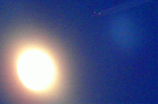 2010-05-hib-Mond mit u00dcberflieger