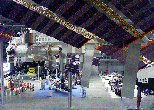 2010-05-kmfa-Blick in Raumfahrthalle - TMS