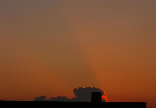 2010-07-jc-Sonnenuntergang-Wolkenschatten-Effekt