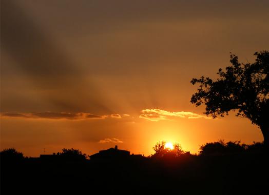 2010-08-dia-Sonnenuntergang mit Wolkenschatteneffekt bei Vielbrunn