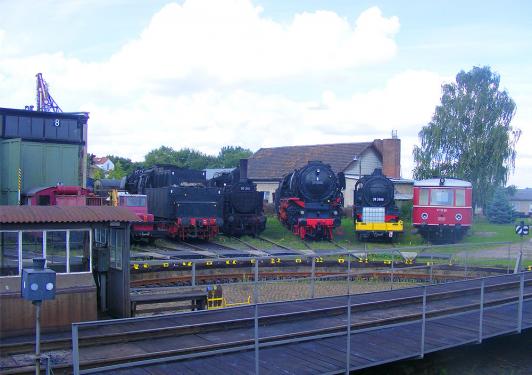 2010-09-cbu-Drehscheibe und Museums-Lokomotiven