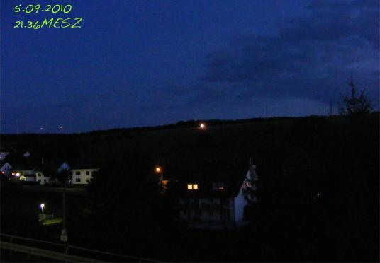 2010-09-ci-Lichtobjekt an Berghu00fcgel mit Normalobjektiv