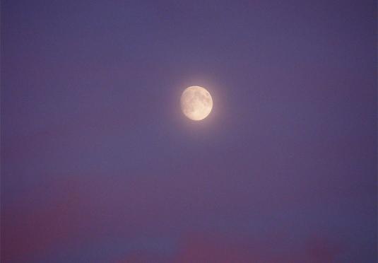 2010-09-fbbc-Mond bei Sonnenuntergang