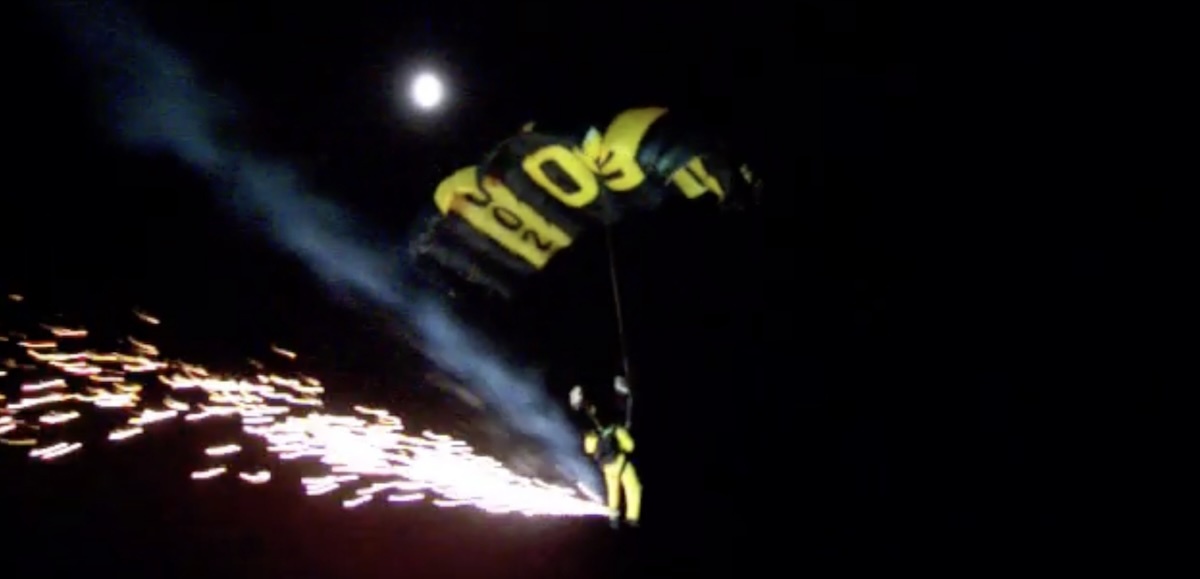 2010-golden-knights-parachute-demo-team-ae