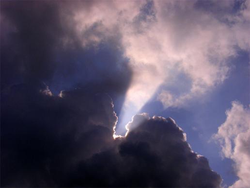 2011-06-ca-Wolken+Sonnenspiel