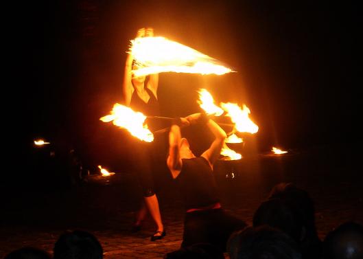 2011-07-ewelb-Altstadtfest Wu00f6rth am Main - artArtistica-Feuer-Show
