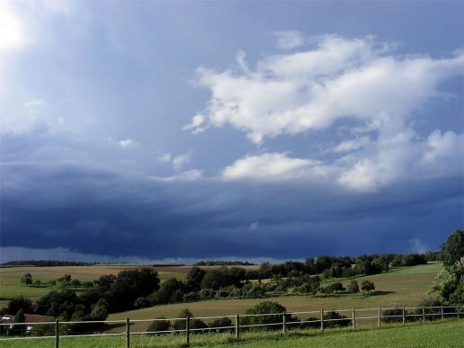 2011-08-bgb-Gewitterwolken u00fcber Odenwald