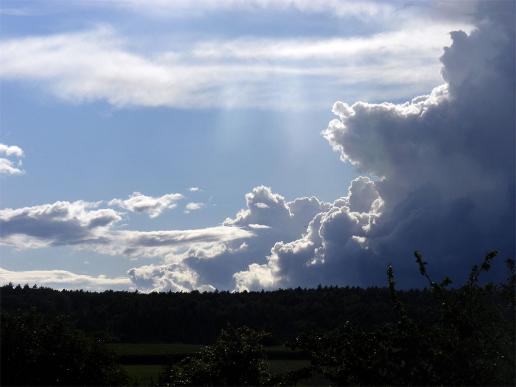 2011-08-bgf-Gewitterwolken u00fcber Odenwald