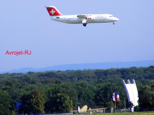 2011-08-ceha-SWISS im Anflug - Frankfurter Flughafen