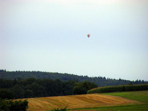 2011-08-cnna-Heiu00dfluftballon u00fcber Odenwald