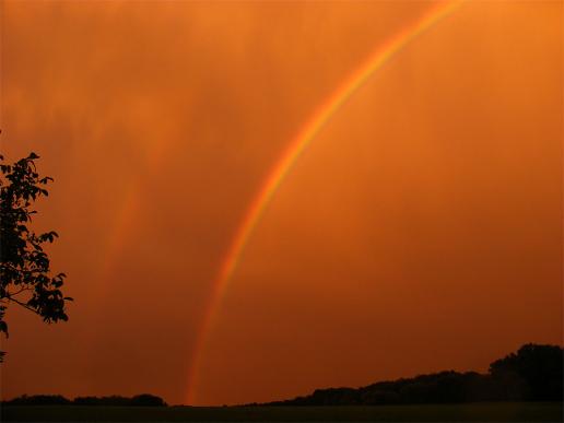 2011-09-cre-Regenbogen bei Sonnenuntergang und Gewitterwolke u00fcber Odenwald