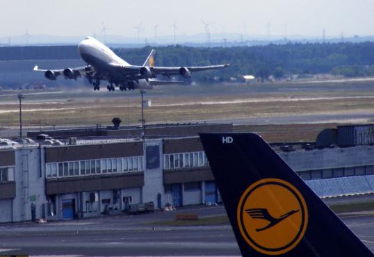 2012-05-gj-Lufthansa Boeing-B-747