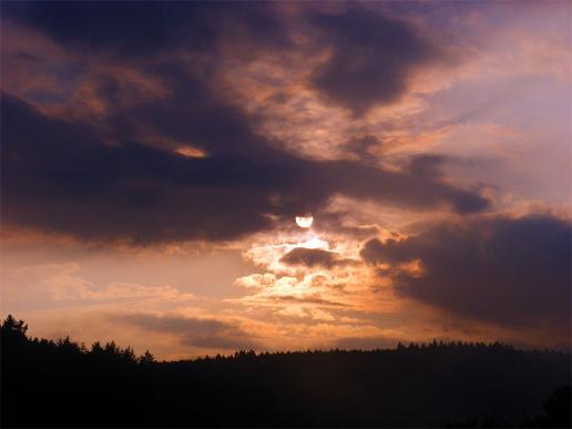 2012-07-ejb-Sonnenuntergang mit Nebelaufzug - Odenwald