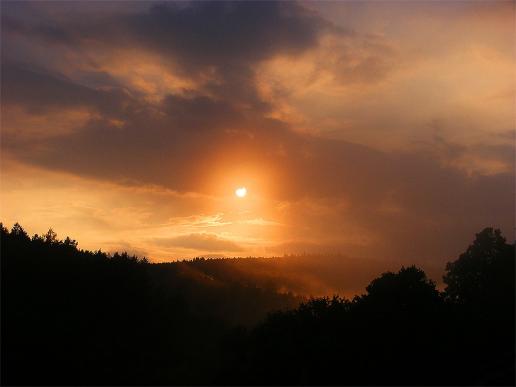 2012-07-eje-Sonnenuntergang mit Nebelaufzug - Odenwald