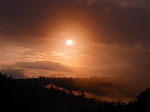 2012-07-ejg-Sonnenuntergang mit Nebelaufzug - Odenwald