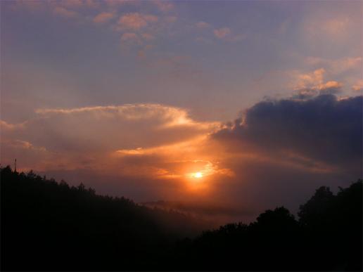 2012-07-eji-Sonnenuntergang mit Nebelaufzug - Odenwald