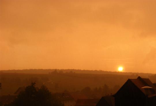 2012-08-bnbd-Sonnenuntergang+Gewitterregen