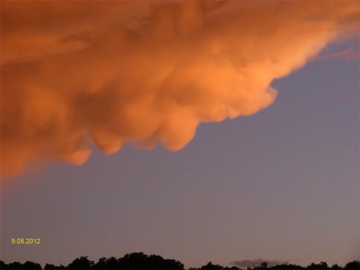 2012-08-bnca-Gewitter-Wolken